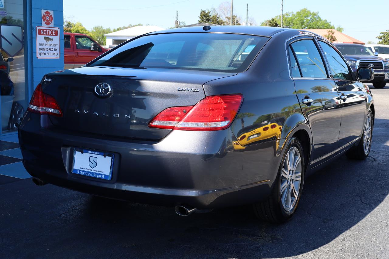 Toyota Avalon 4dr Sdn Limited (Natl) 2010