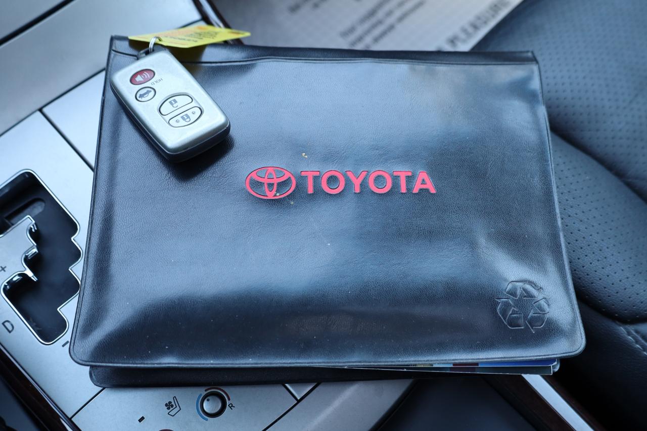 Toyota Avalon 4dr Sdn Limited (Natl) 2010