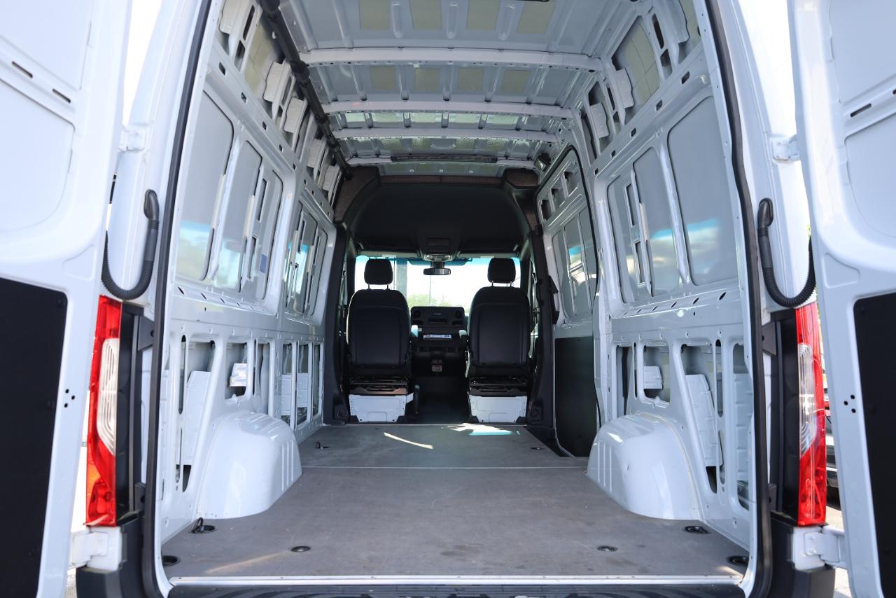 Mercedes-Benz Sprinter Van 2500 Standard Roof I4 Diesel 144" RWD 2024
