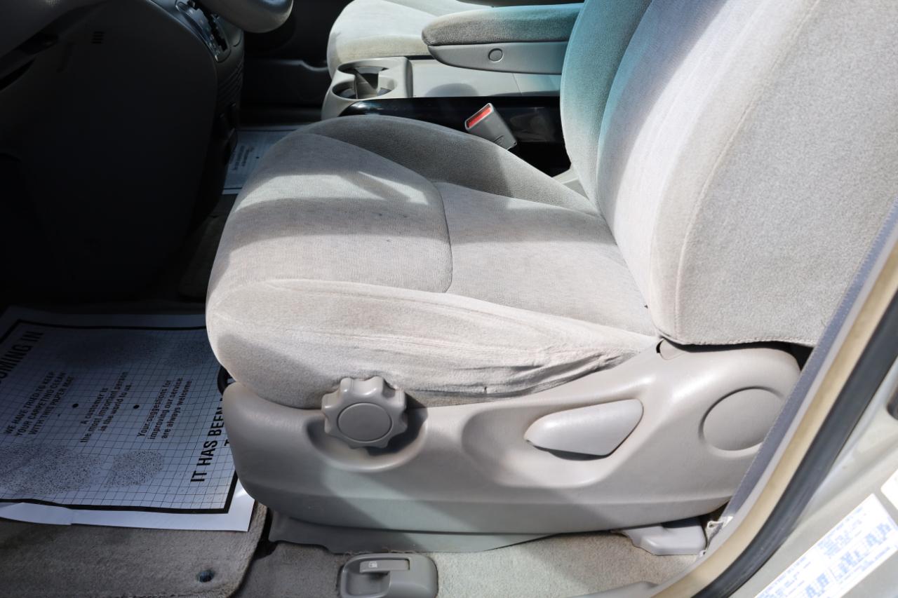 Toyota Sienna 5dr CE FWD 7-Passenger (Natl) 2004