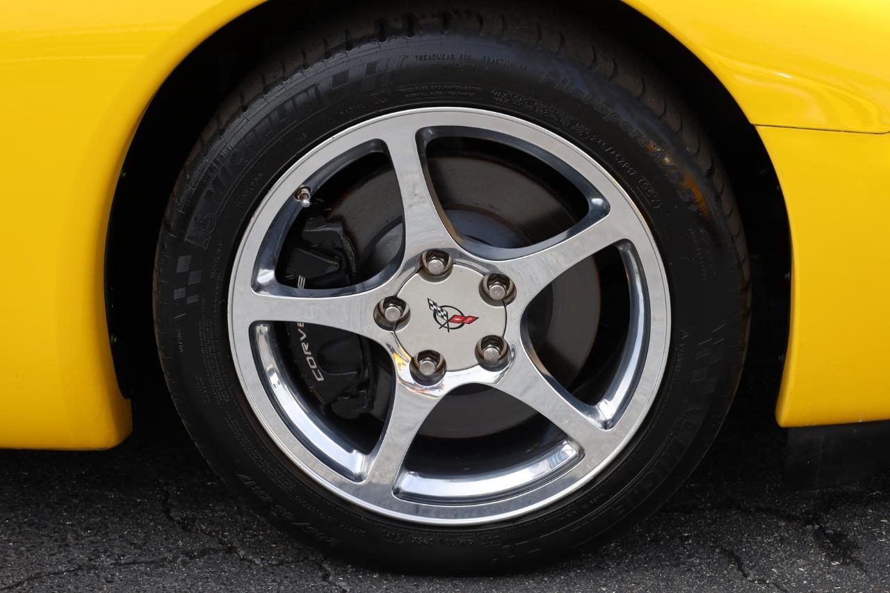 Chevrolet Corvette 2dr Cpe 2004