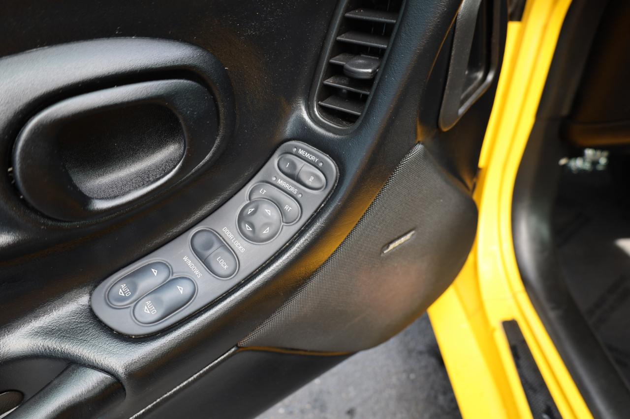 Chevrolet Corvette 2dr Cpe 2004