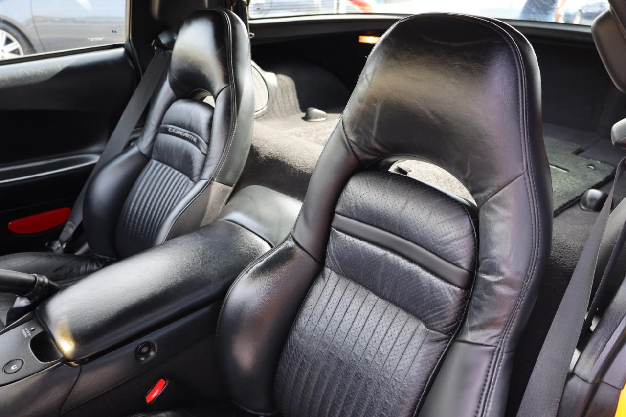 Chevrolet Corvette 2dr Cpe 2004