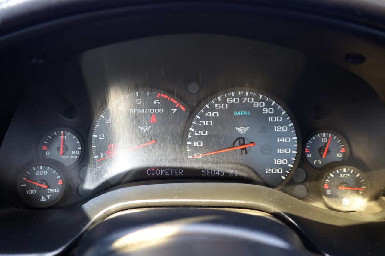 Chevrolet Corvette 2dr Cpe 2004