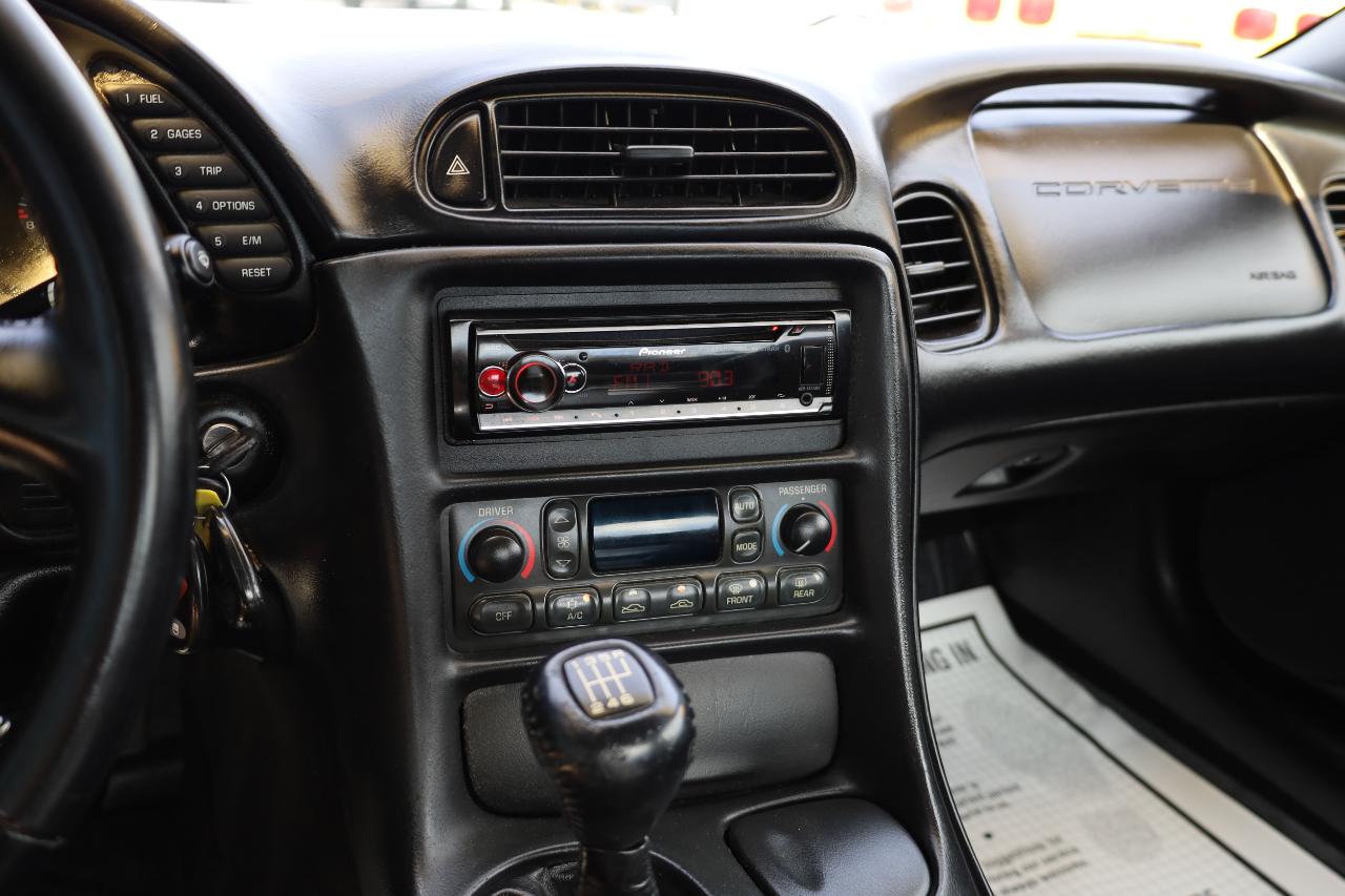 Chevrolet Corvette 2dr Cpe 2004