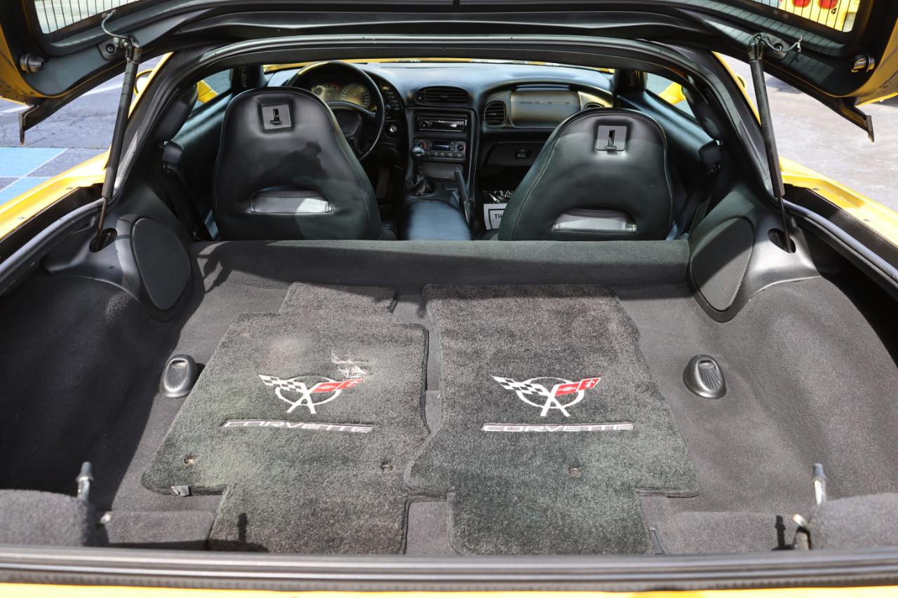 Chevrolet Corvette 2dr Cpe 2004