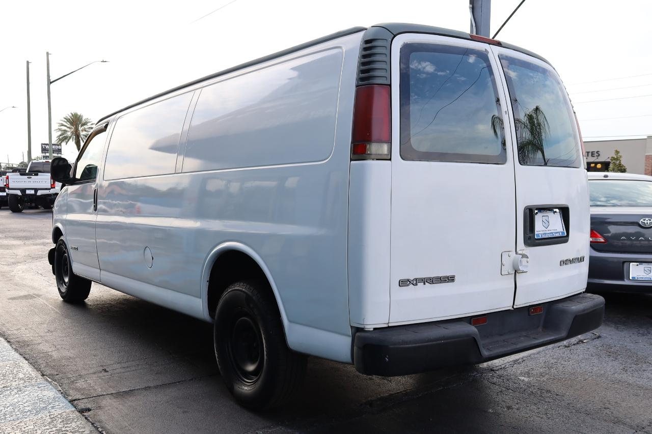 Chevrolet Express Cargo Van 2500 155" WB 2000