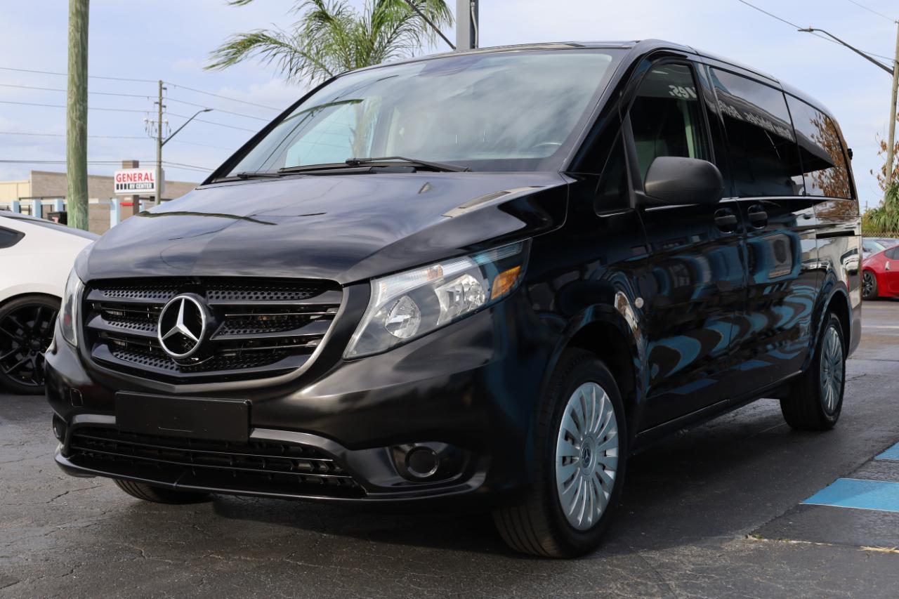 Mercedes-Benz Metris Passenger Van Standard Roof 126" Wheelbase 2019