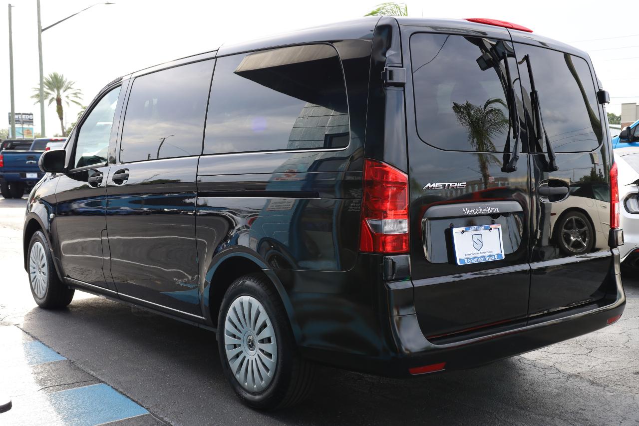Mercedes-Benz Metris Passenger Van Standard Roof 126" Wheelbase 2019