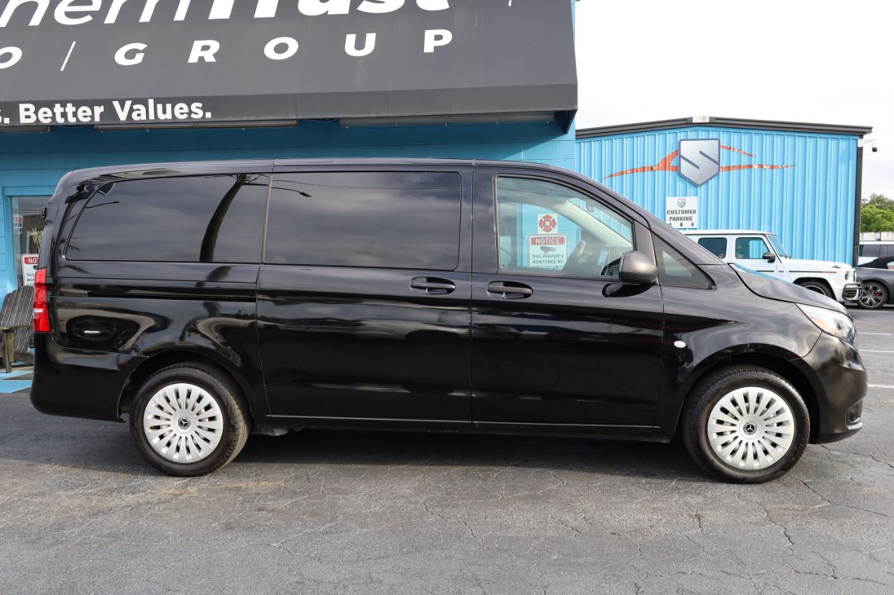 Mercedes-Benz Metris Passenger Van Standard Roof 126" Wheelbase 2019