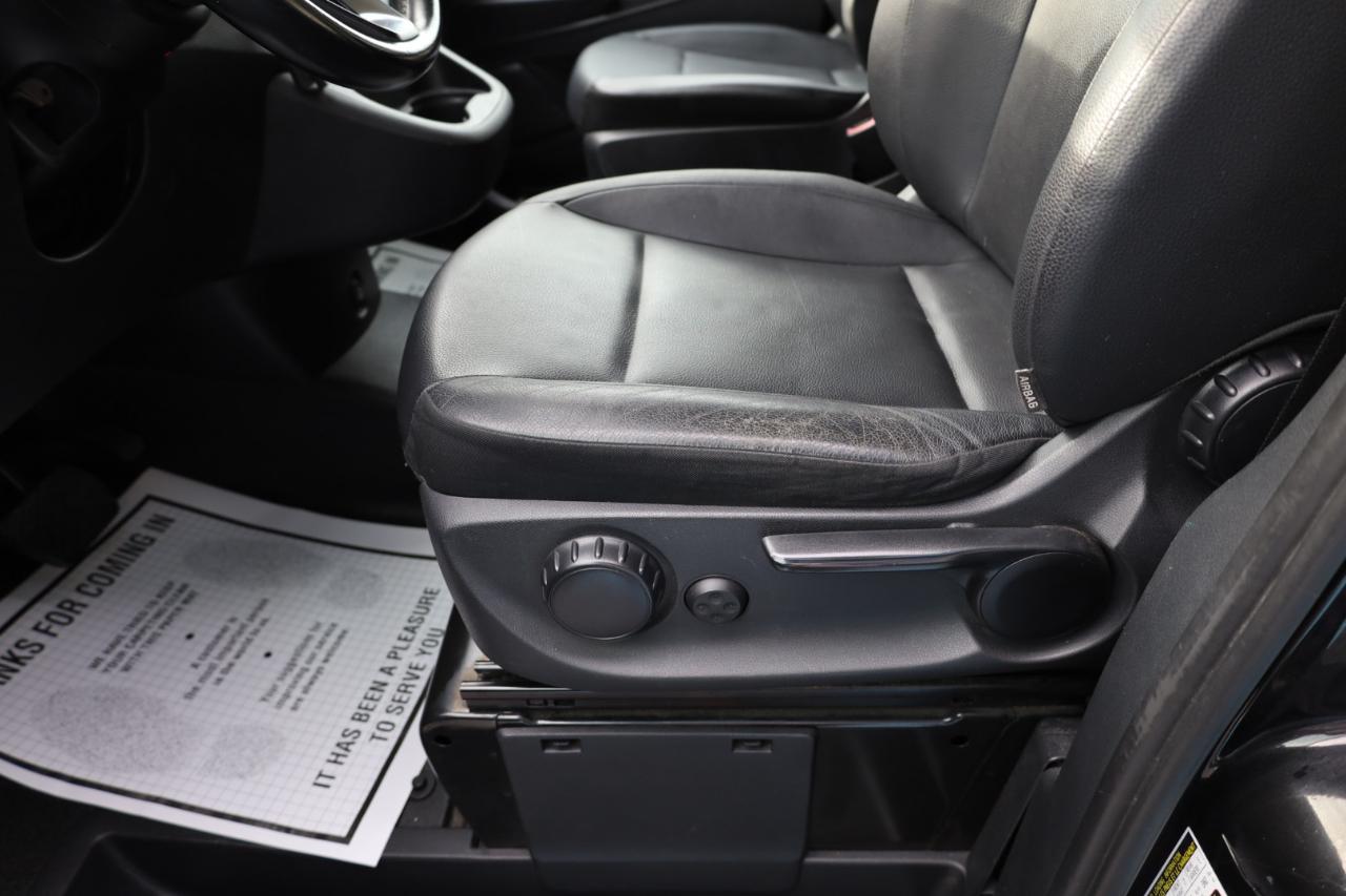 Mercedes-Benz Metris Passenger Van Standard Roof 126" Wheelbase 2019