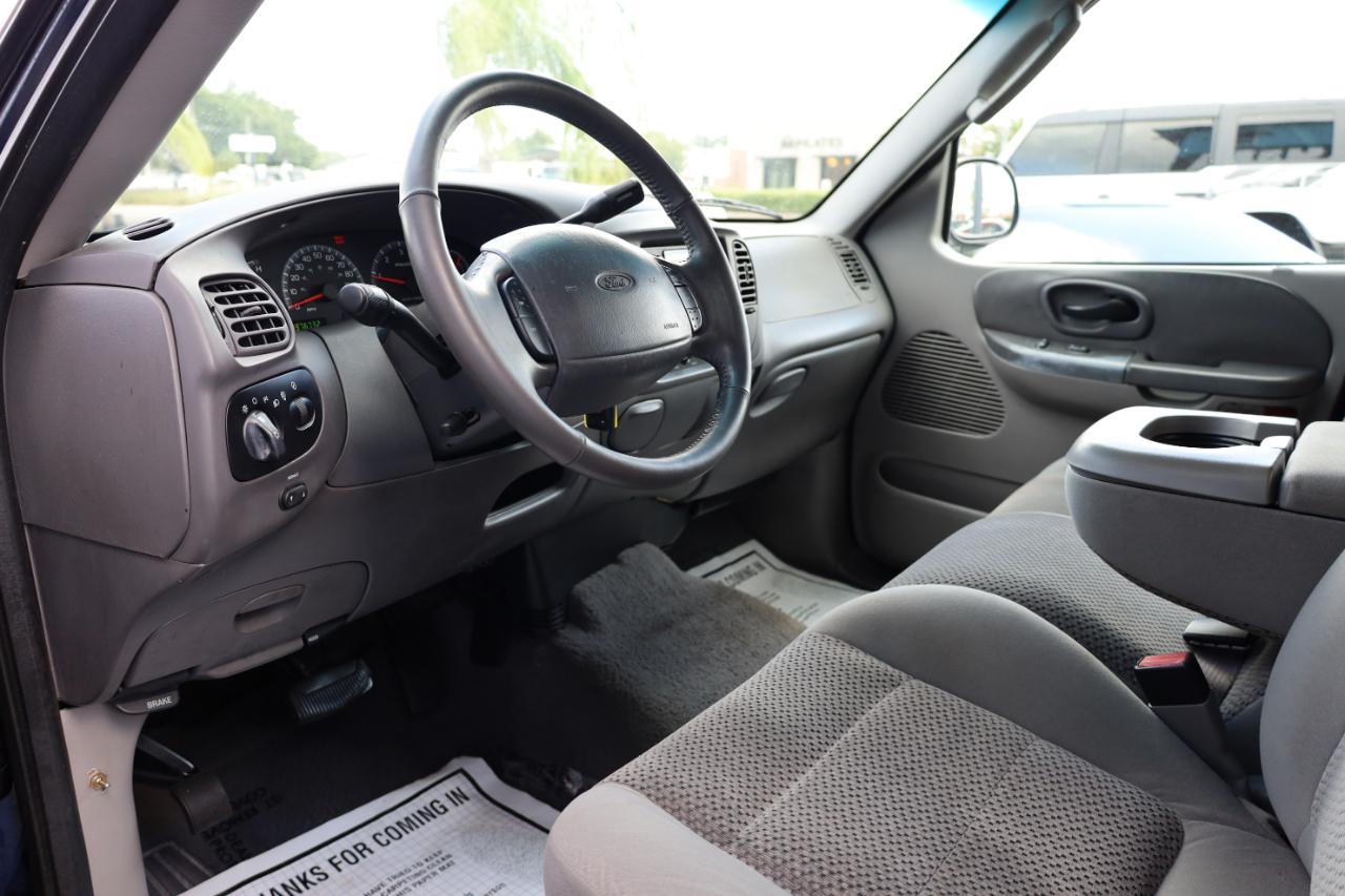 Ford F-150 SuperCrew 139" XLT 2002