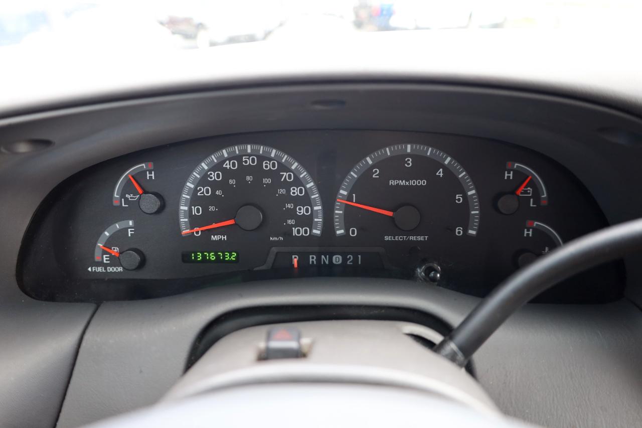 Ford F-150 SuperCrew 139" XLT 2002