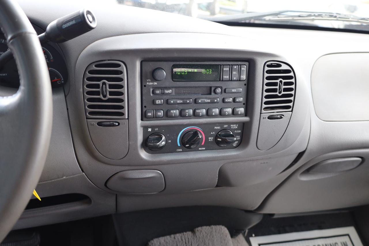 Ford F-150 SuperCrew 139" XLT 2002