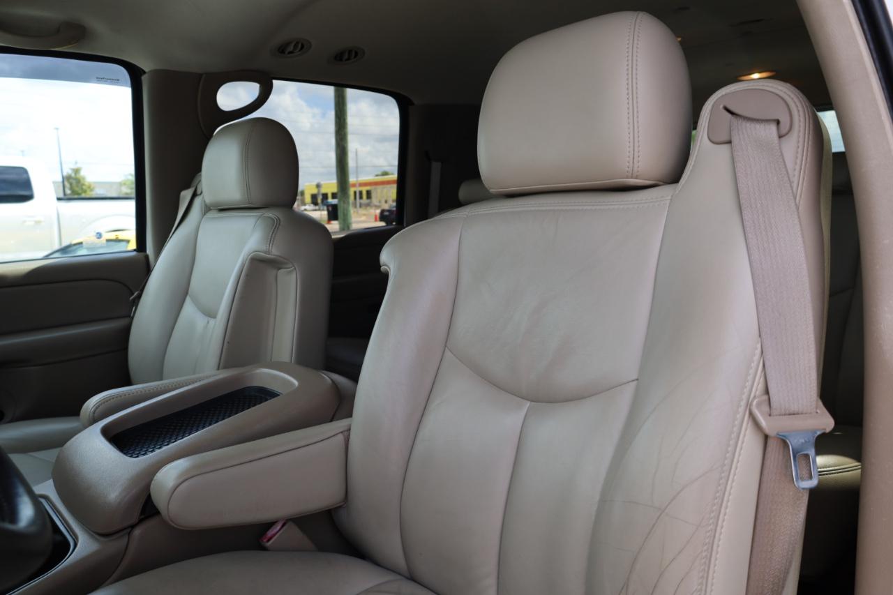 Chevrolet Suburban 4dr 1500 LT 2005