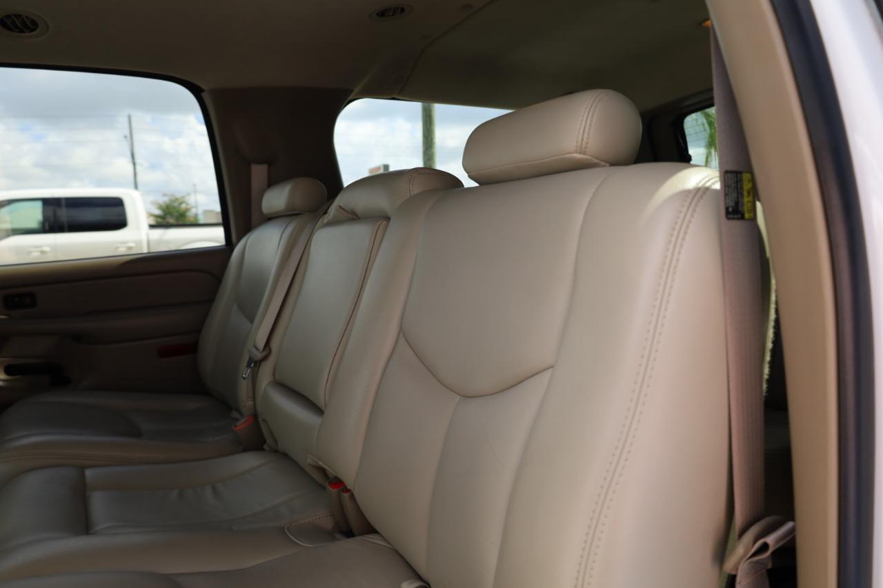 Chevrolet Suburban 4dr 1500 LT 2005