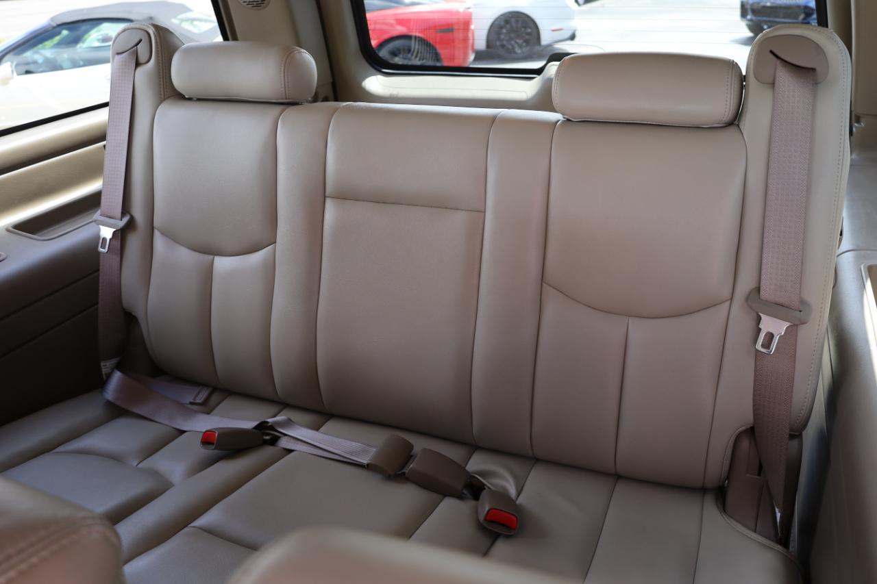 Chevrolet Suburban 4dr 1500 LT 2005