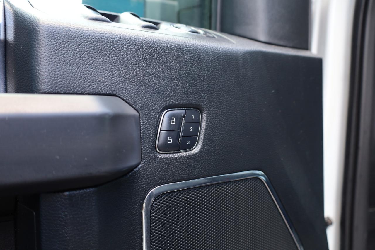 Ford F-150 4WD SuperCrew 145" Lariat 2015