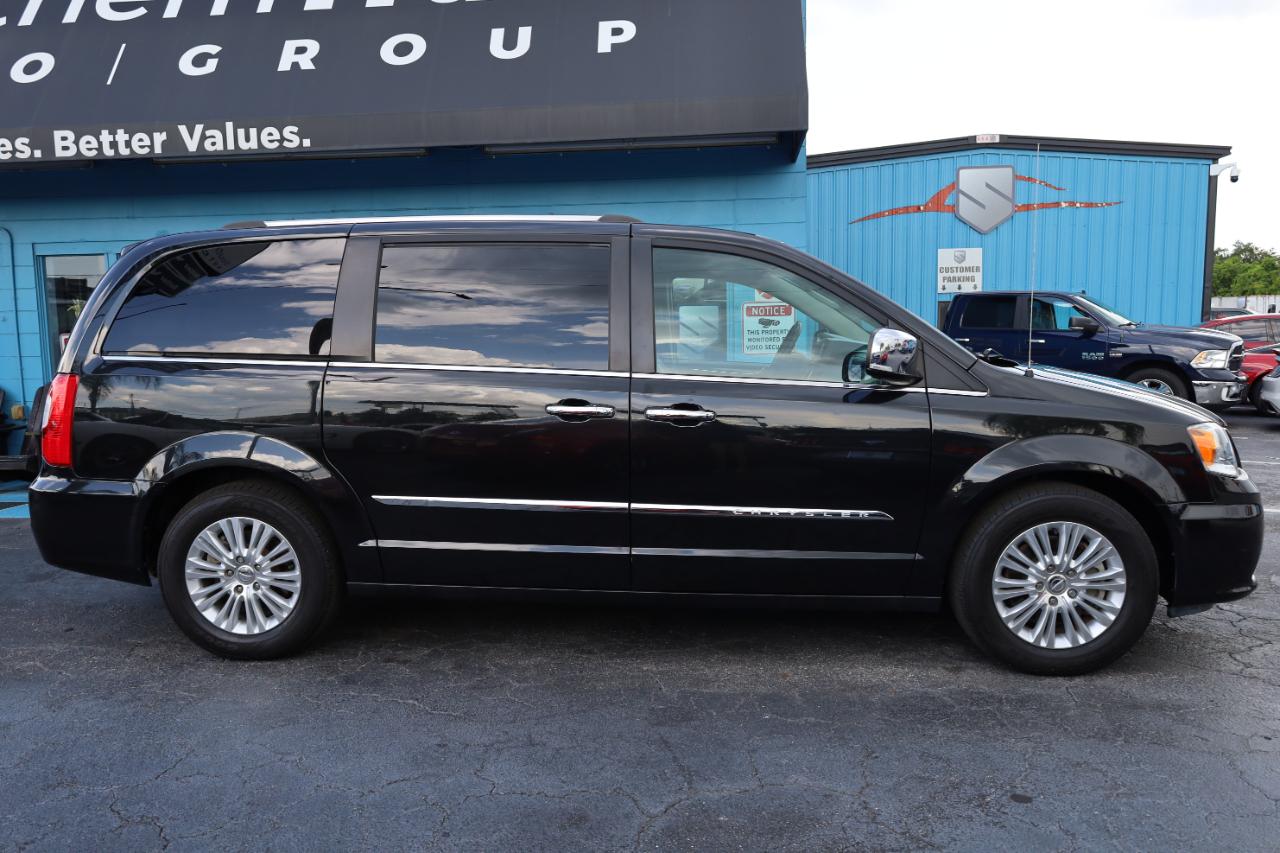Chrysler Town & Country 4dr Wgn Limited Platinum 2015