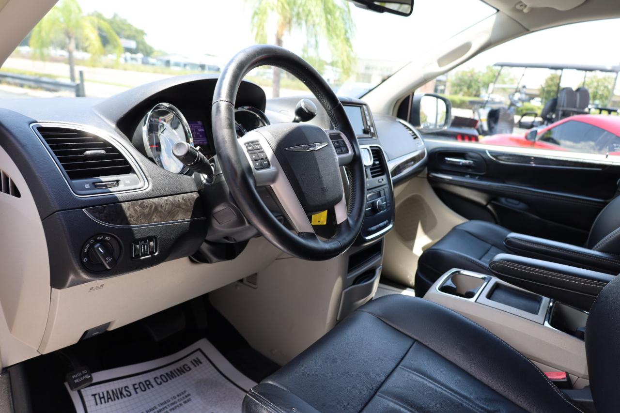 Chrysler Town & Country 4dr Wgn Touring 2014
