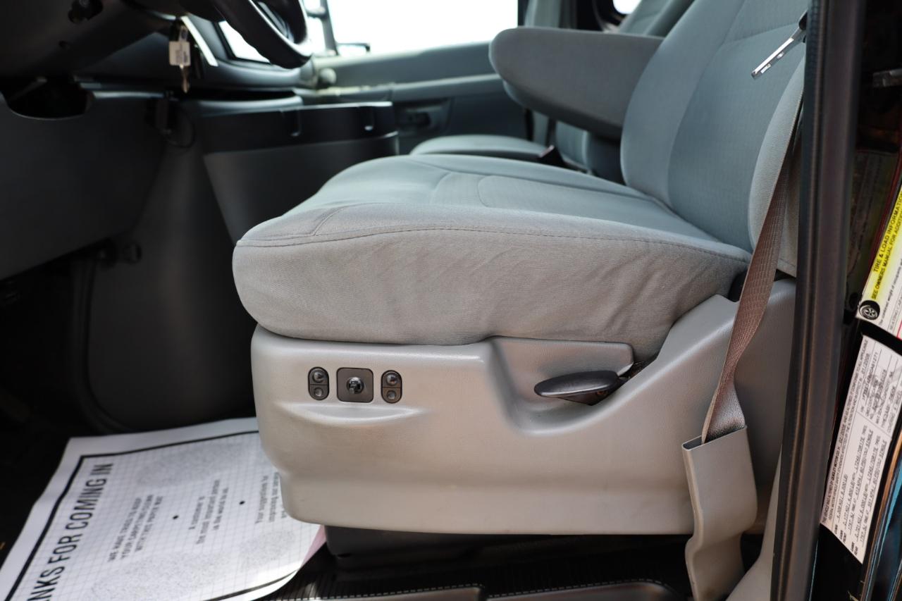 Ford Econoline Cargo Van E-350 Super Duty Commercial 2008