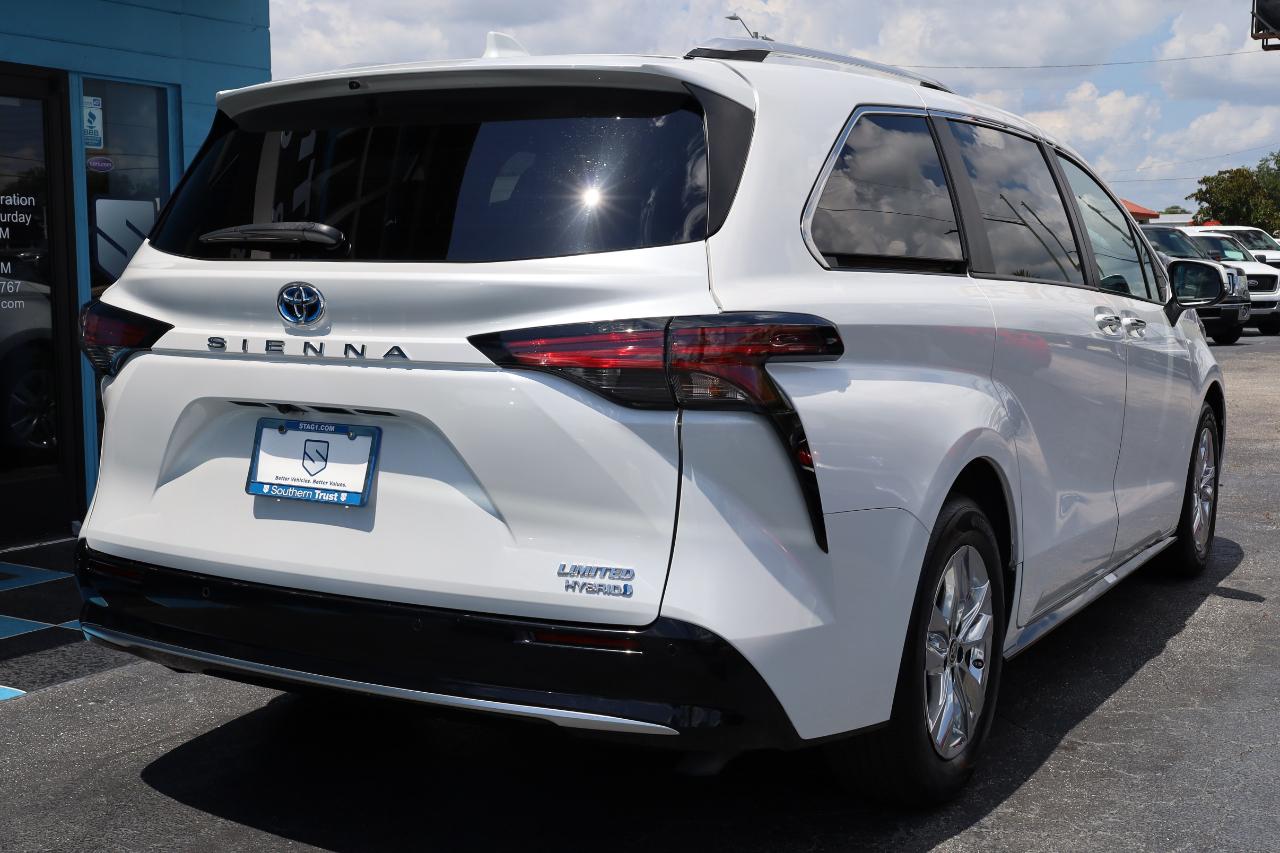 Toyota Sienna Limited FWD 7-Passenger (Natl) 2024