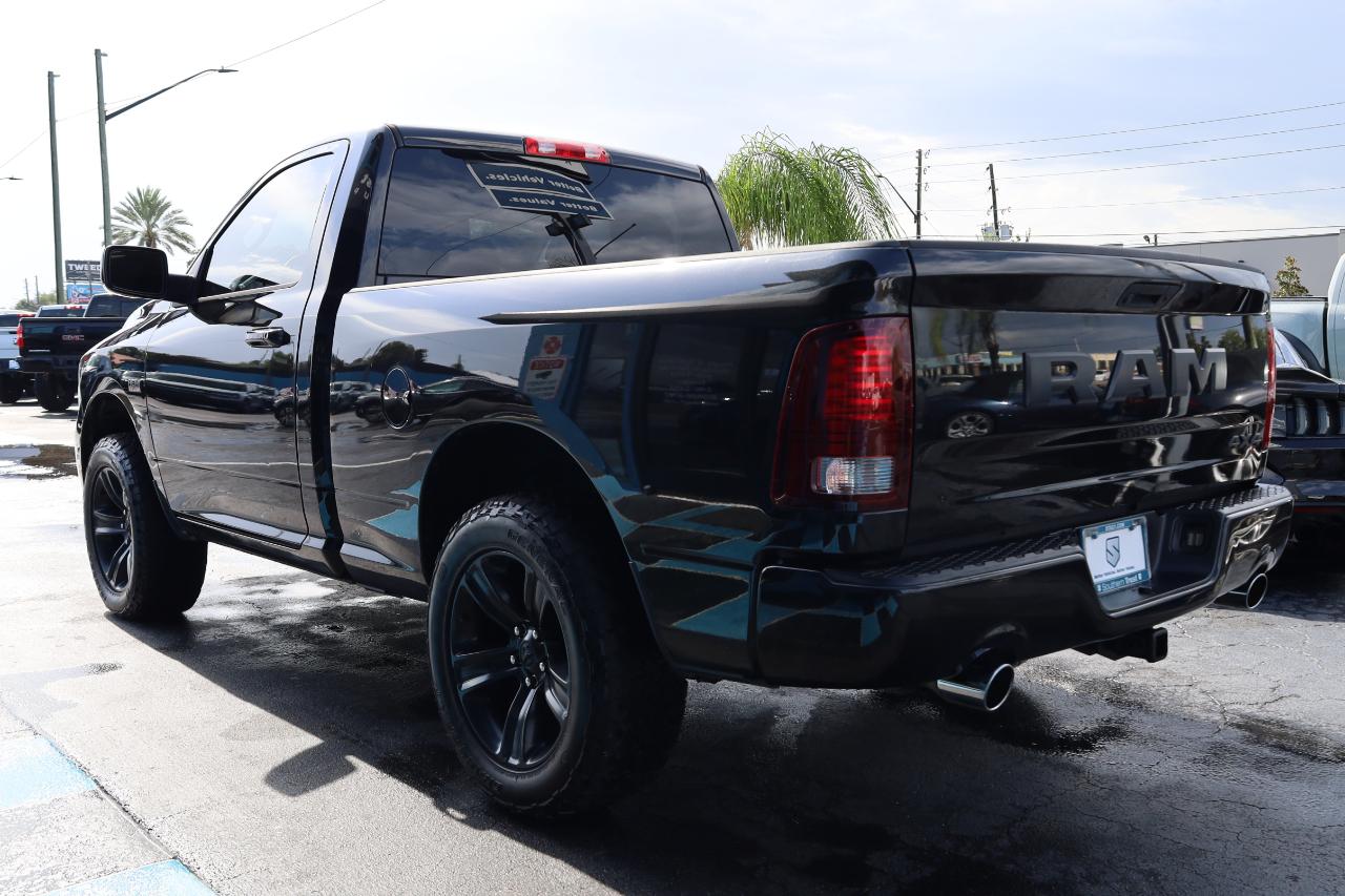 RAM 1500 Night 4x4 Regular Cab 6'4" Box 2017