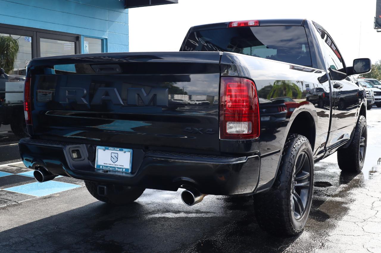 RAM 1500 Night 4x4 Regular Cab 6'4" Box 2017