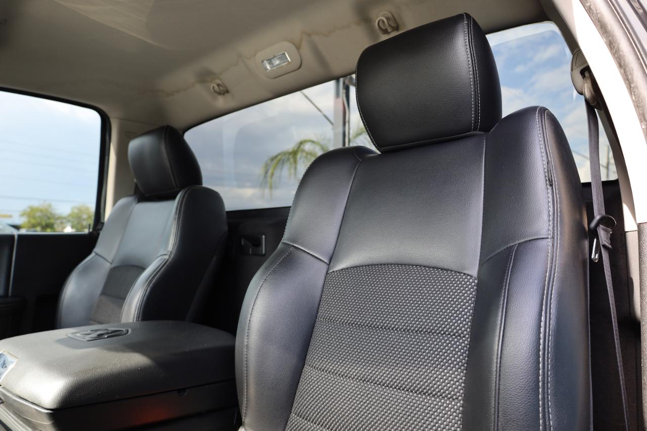 RAM 1500 Night 4x4 Regular Cab 6'4" Box 2017