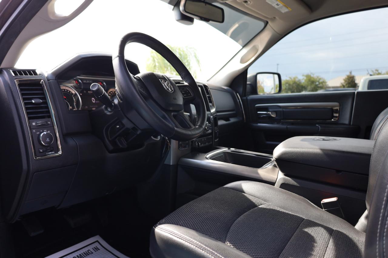 RAM 1500 Night 4x4 Regular Cab 6'4" Box 2017