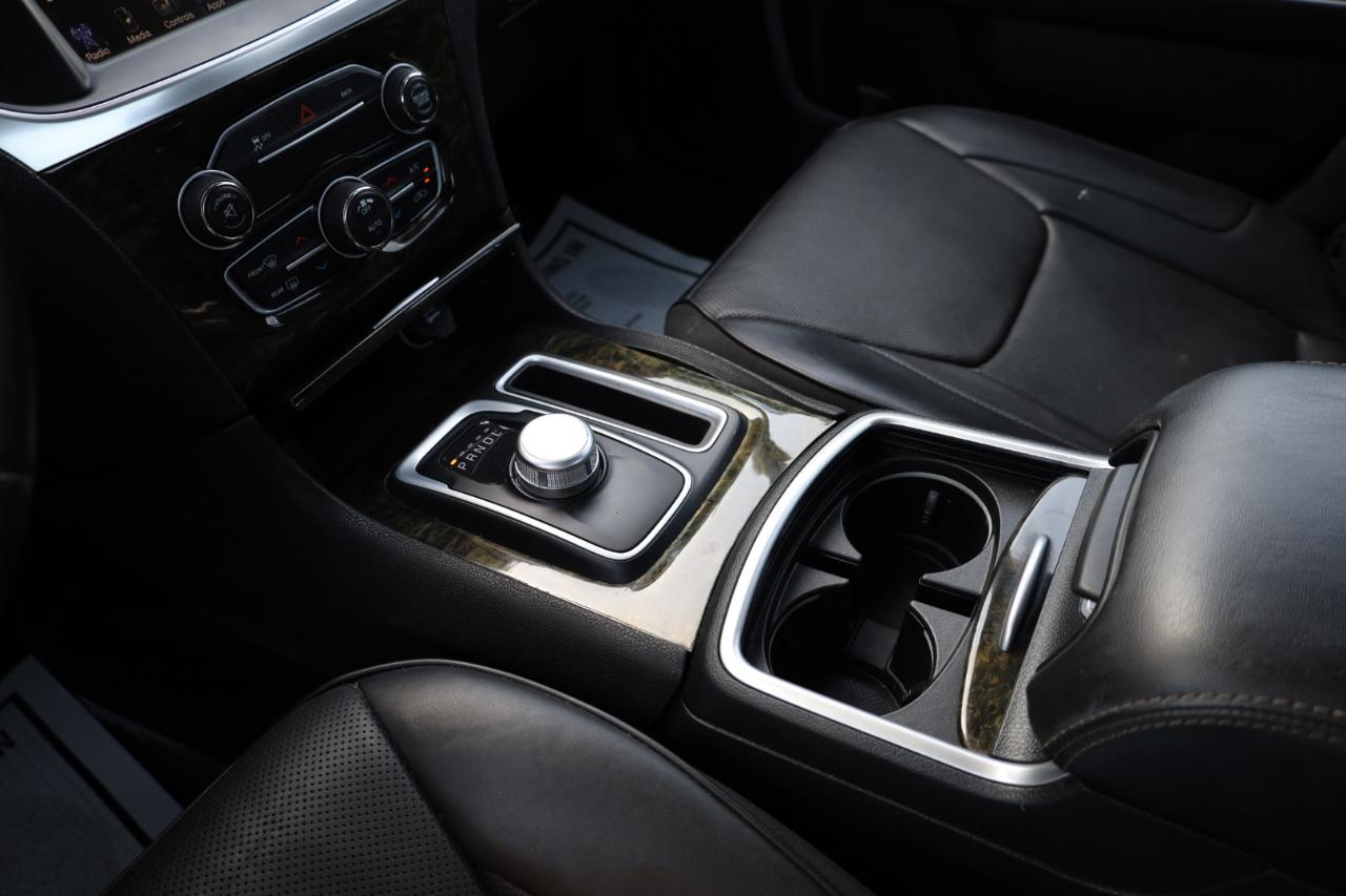 Chrysler 300 4dr Sdn 300C RWD 2016