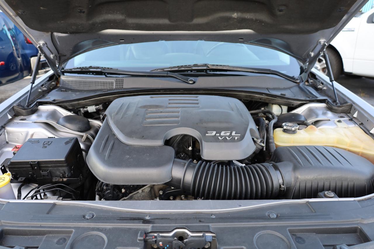 Chrysler 300 4dr Sdn 300C RWD 2016