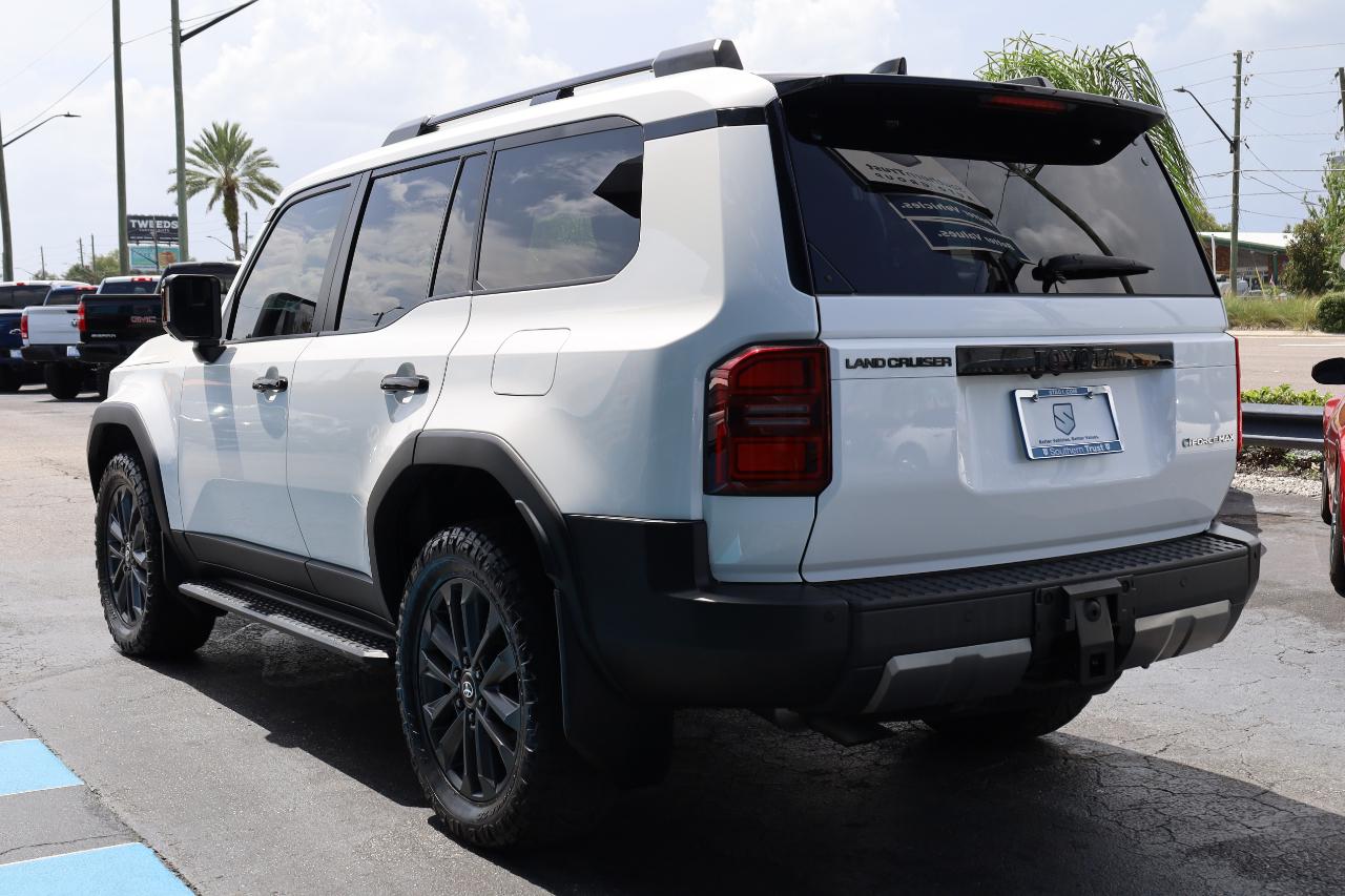 Toyota Land Cruiser 4WD (Natl) 2024