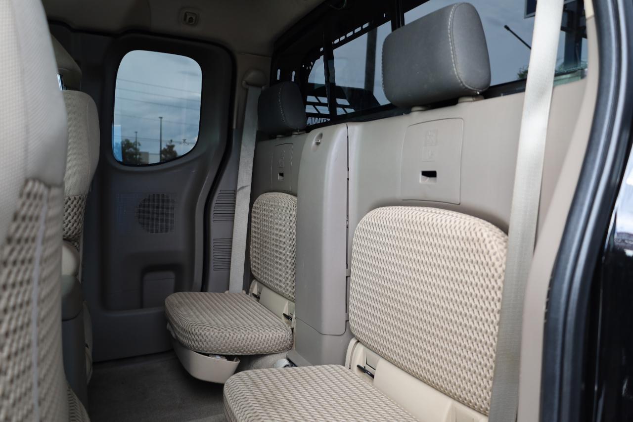 Nissan Frontier 4WD King Cab Auto SV 2013