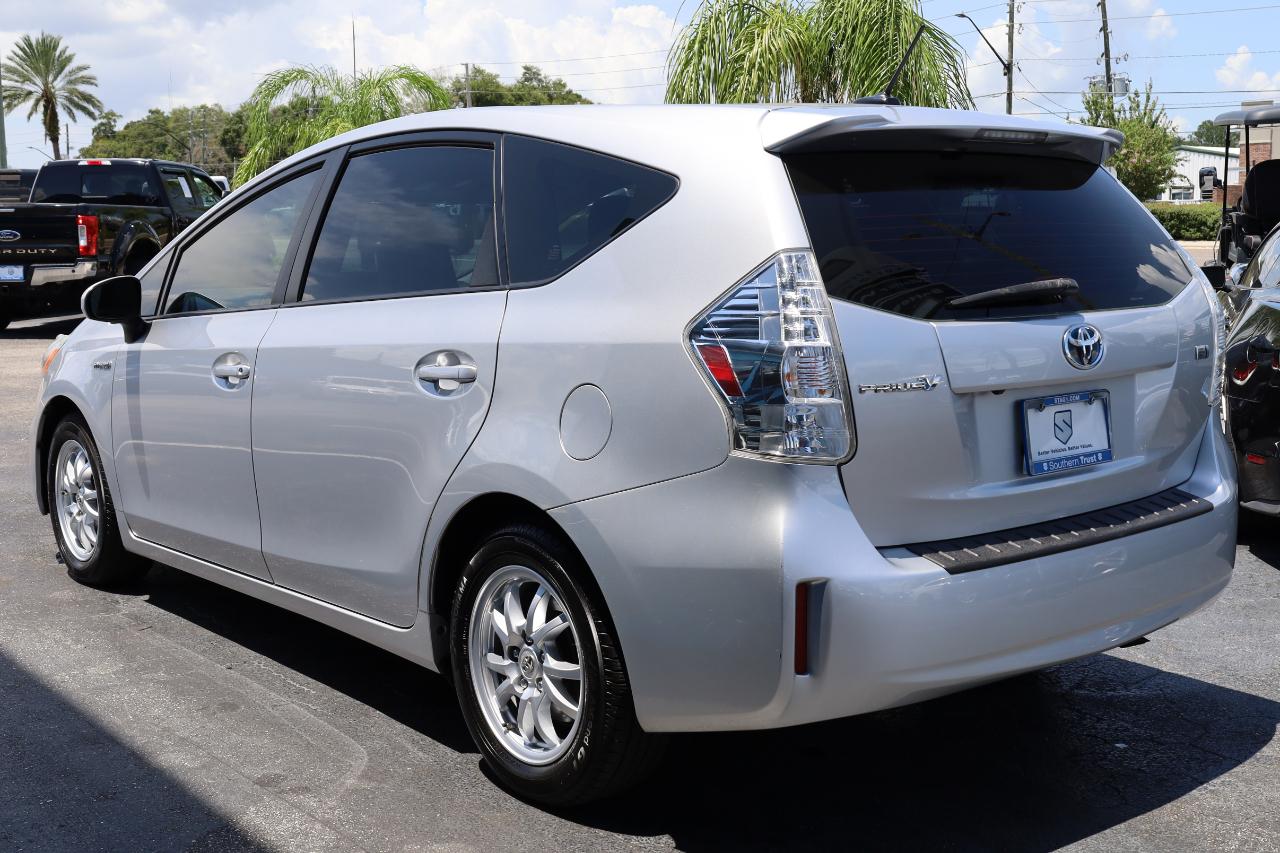 Toyota Prius V 5dr Wgn Three (Natl) 2012