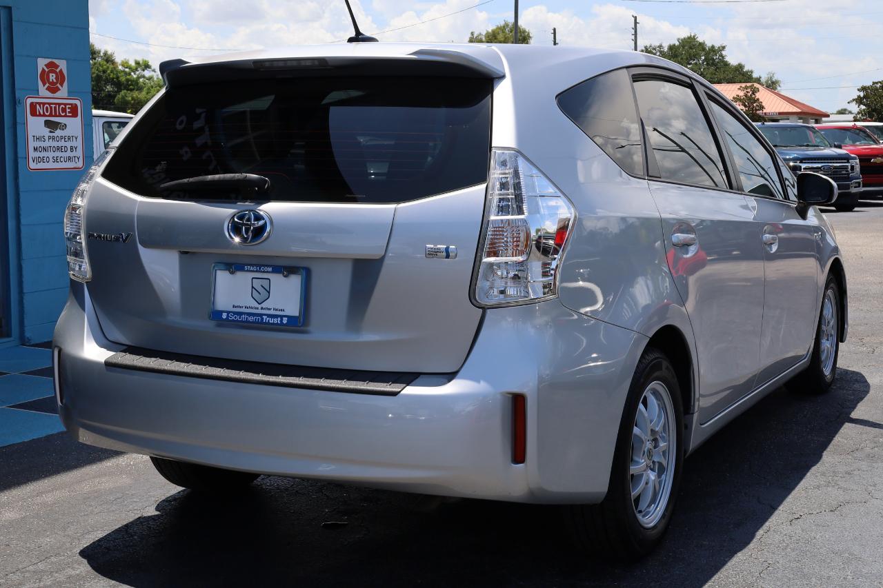 Toyota Prius V 5dr Wgn Three (Natl) 2012