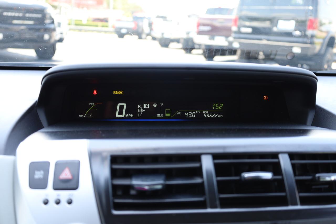 Toyota Prius V 5dr Wgn Three (Natl) 2012