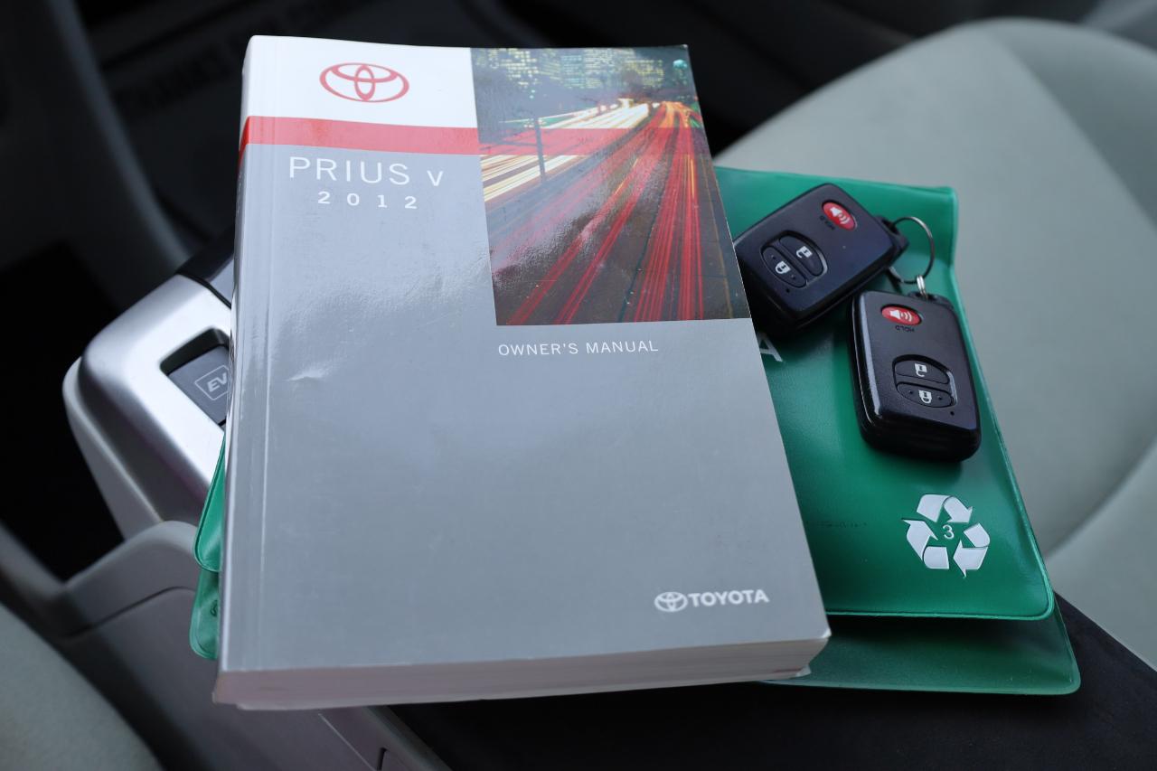Toyota Prius V 5dr Wgn Three (Natl) 2012
