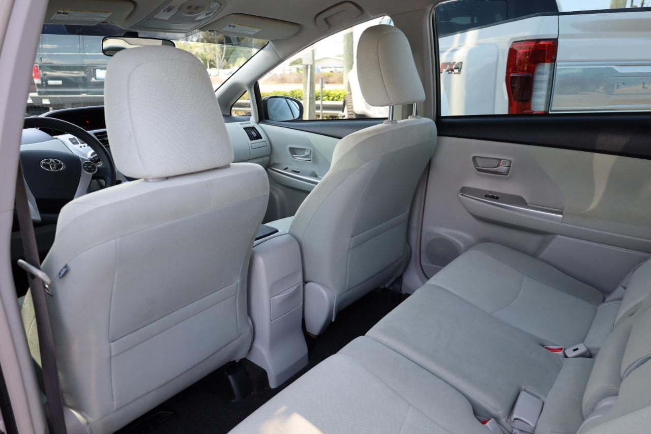 Toyota Prius V 5dr Wgn Three (Natl) 2012