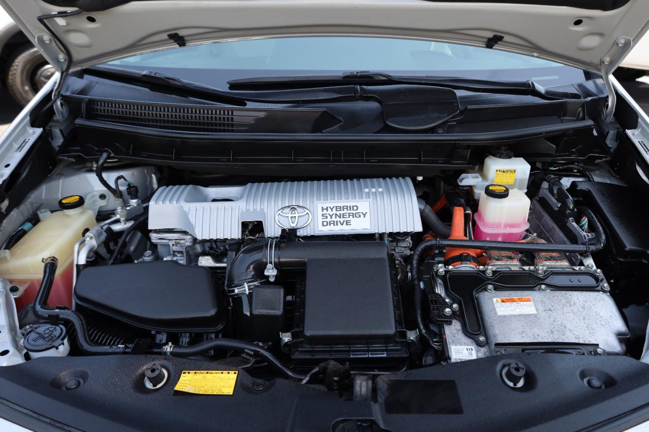 Toyota Prius V 5dr Wgn Three (Natl) 2012