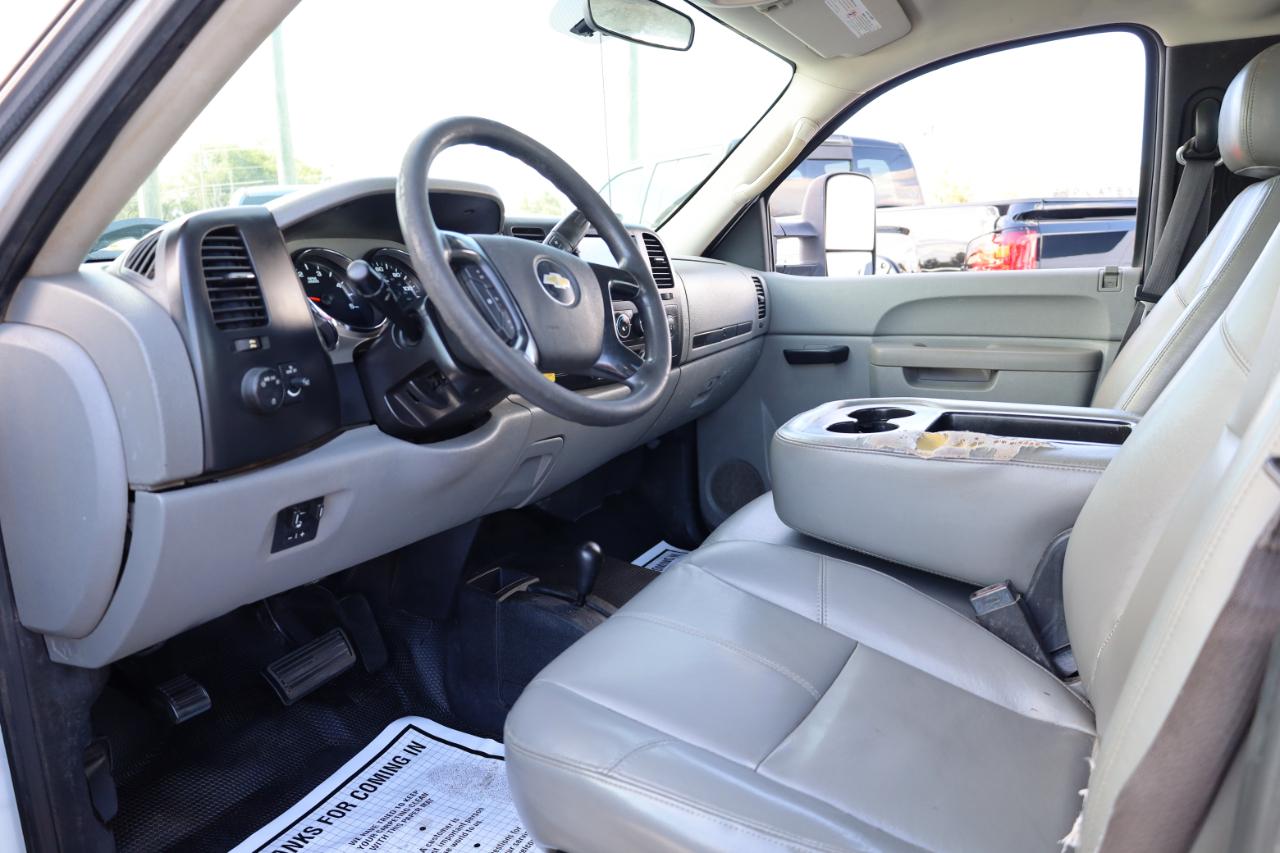 Chevrolet Silverado 3500HD 4WD Reg Cab 162" WB, 84.3" CA WT 2013