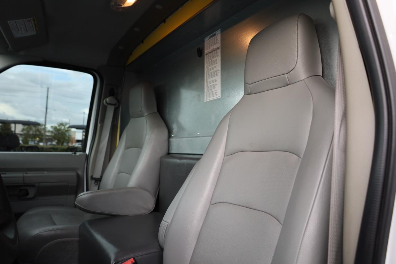 Ford E-Series Cutaway E-350 SRW 138" WB 2022
