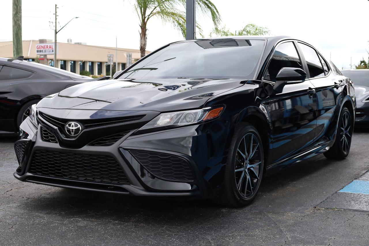 Toyota Camry  2023