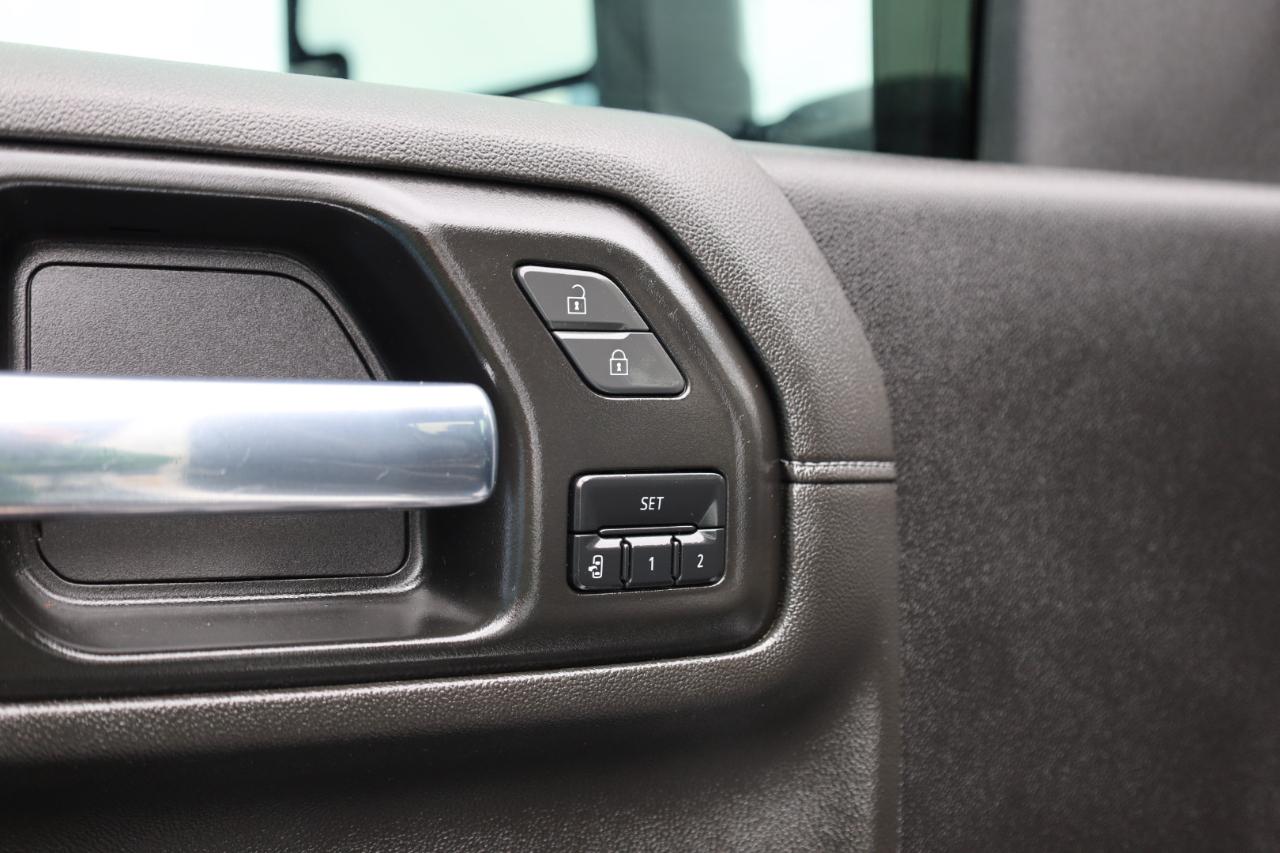 Chevrolet Silverado 2500HD 4WD Crew Cab 159" High Country 2022