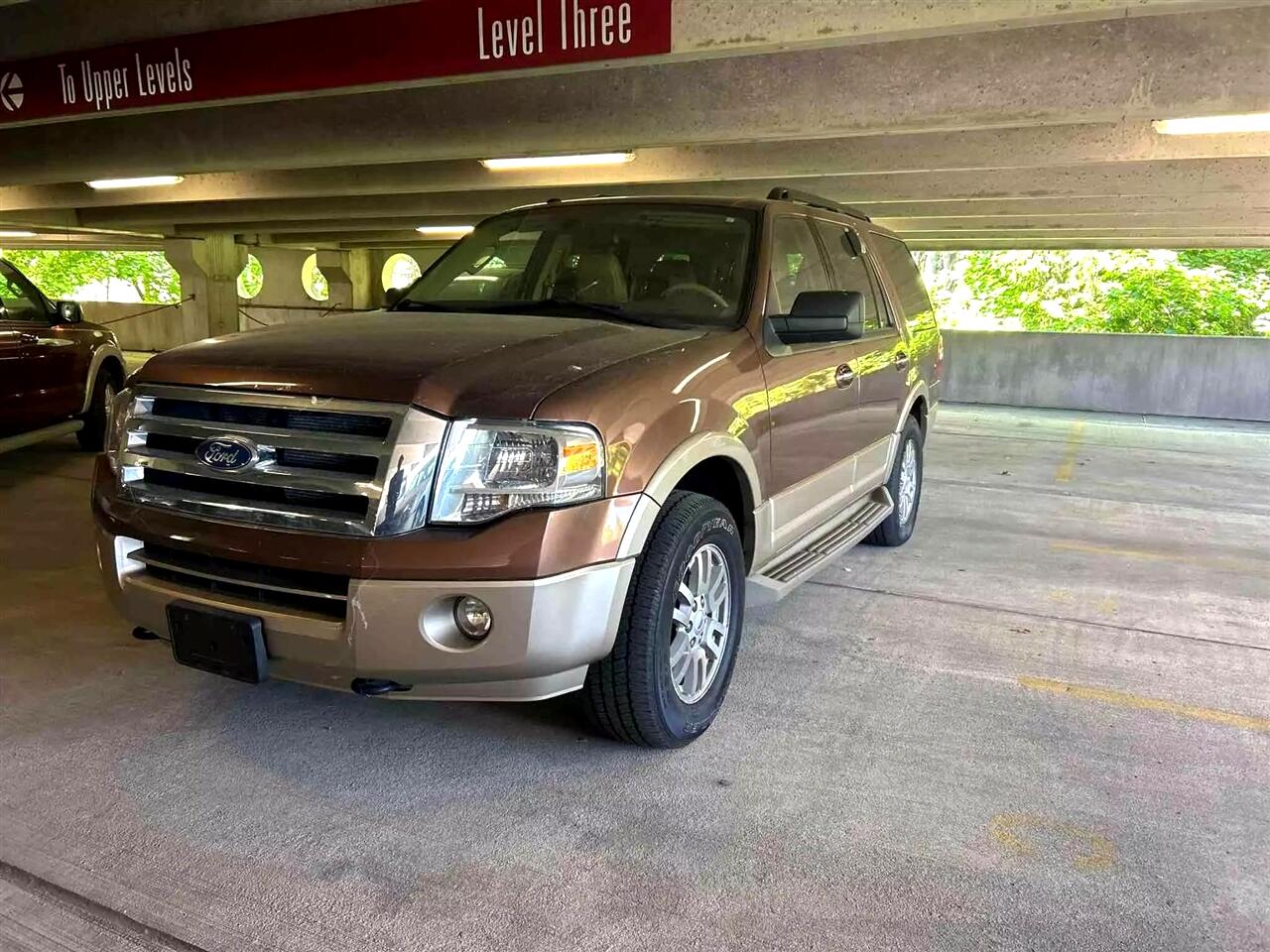 Used 2012 Ford Expedition XLT 4WD for Sale in Stamford CT 06902 Bianco
