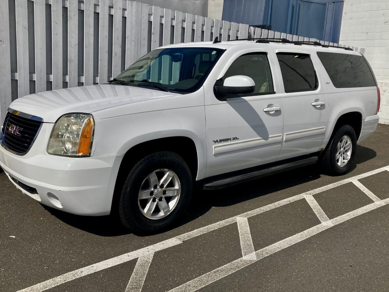 GMC Yukon XL SLT-1 1/2 Ton 4WD 2010