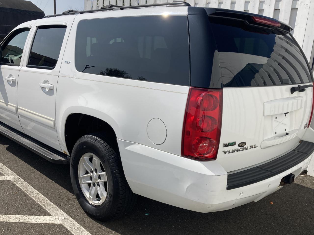 GMC Yukon XL SLT-1 1/2 Ton 4WD 2010