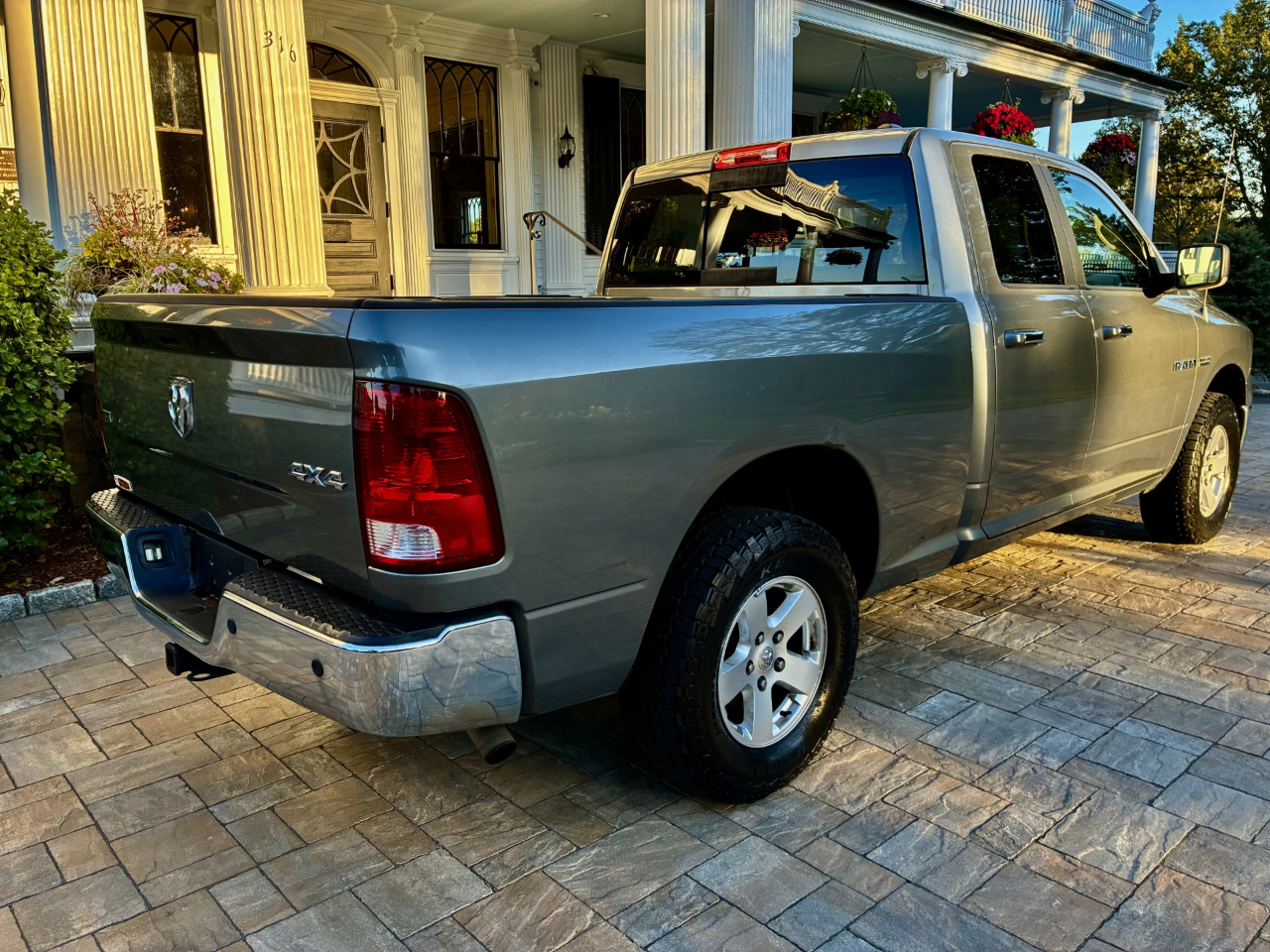 2009 Dodge Ram SLT photo 3