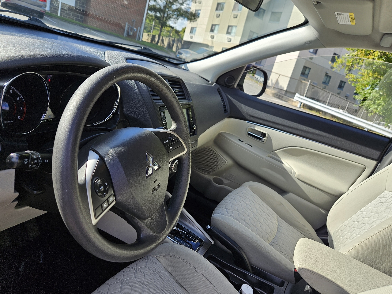 2020 Mitsubishi Outlander ES photo 8