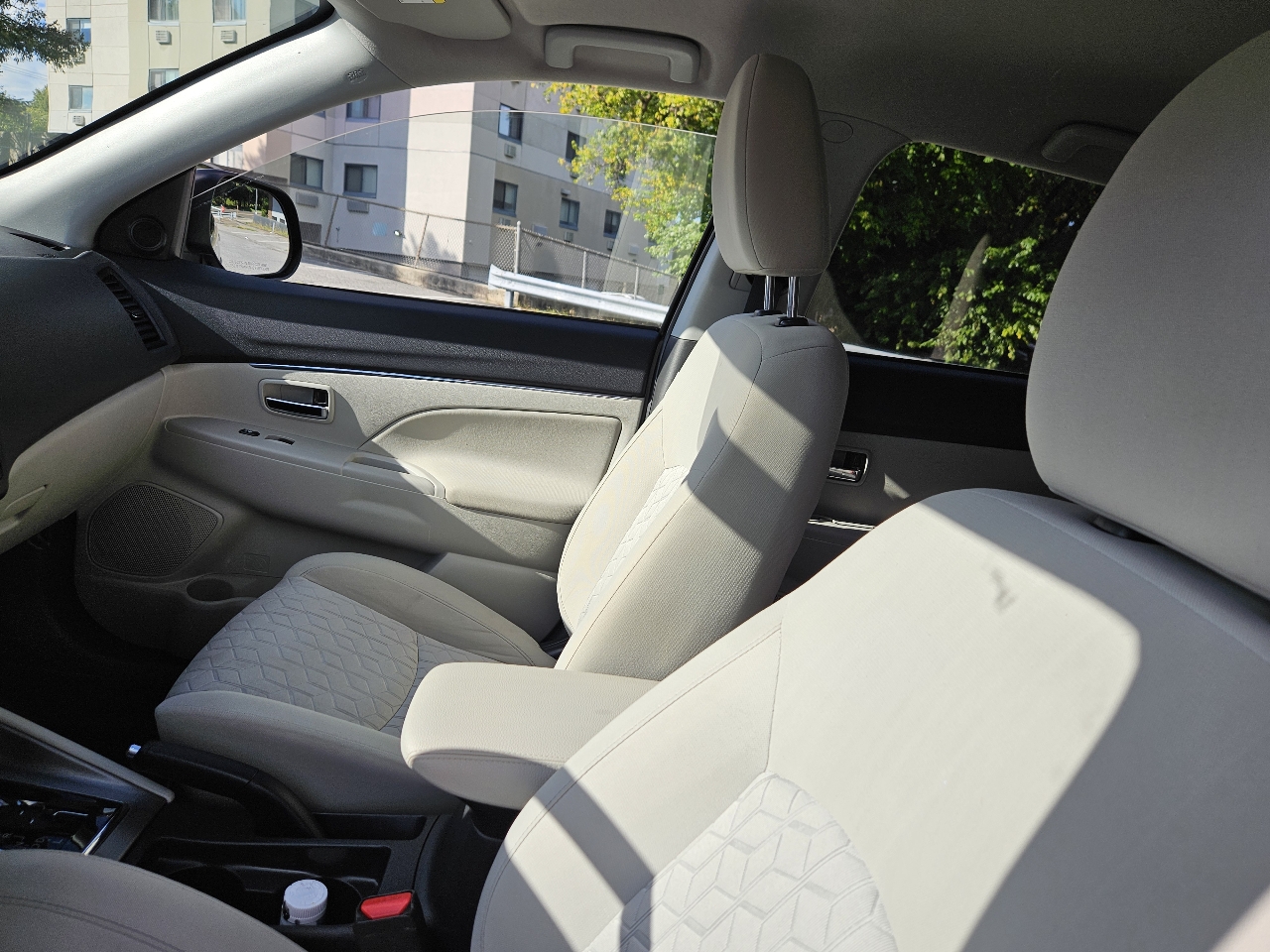 2020 Mitsubishi Outlander ES photo 13